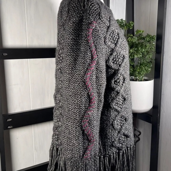 Indigenous Made In Peru Wool/Alpaca Sweater, Tasseled Hem, Size Medium, New - Picture 2 of 5